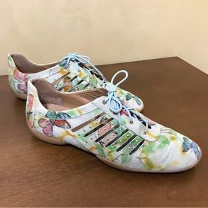 Women's Size 9 Stuart Weitzman, Mr Seymour, Cut Out Butterfly Floral Sneaker